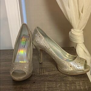 Glamorous Silver Peep-Toe Heels